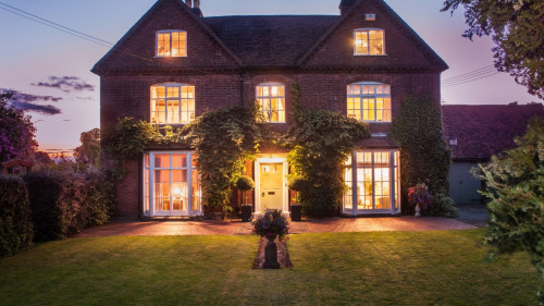 Bayberry Manor exterior in the Warwickshire countryside