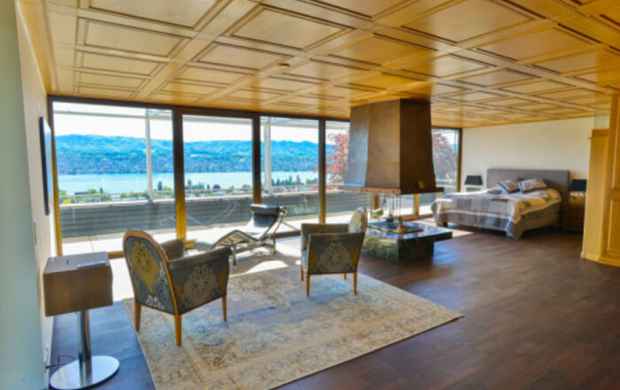 Private CALDA Clinic residence suite with bed, fireplace and Lake Zurich terrace
