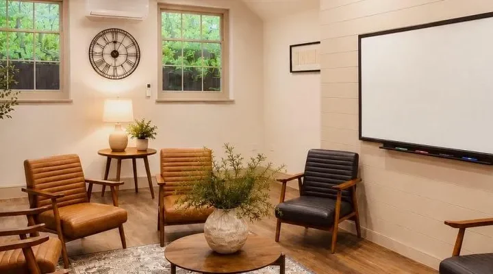 Therapy meeting room at Charterhouse Clinic in Northamptonshire