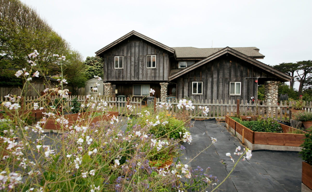 Cielomar Recovery residential house and garden in Moss Beach