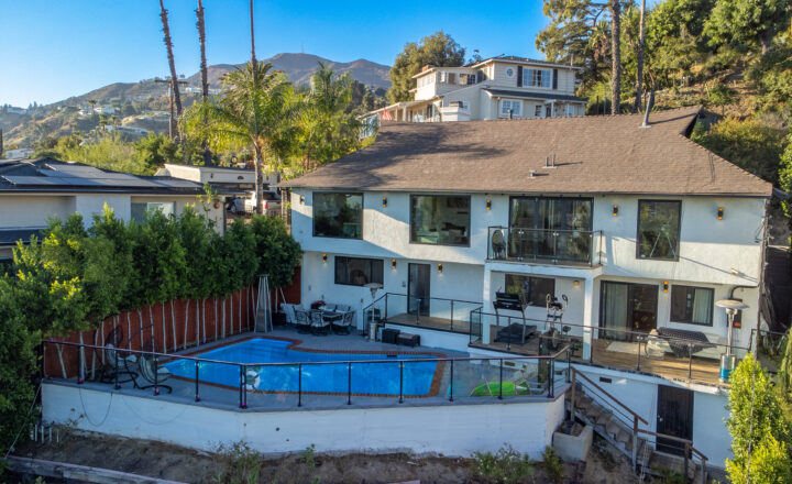 Hillside residence and swimming pool at Glendale Luxury Rehab