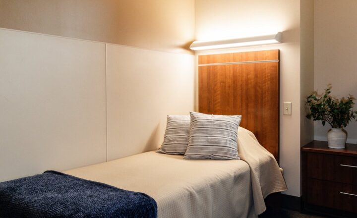 Residential bedroom at Hazelden Betty Ford Center City
