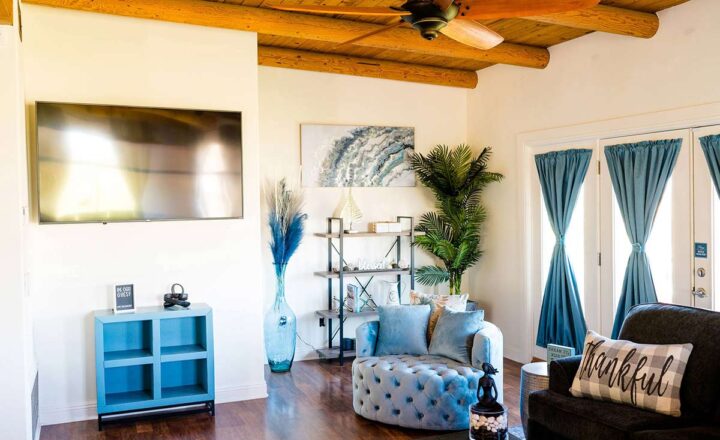 Living room inside the Hillside Horizon Canyon Lake residential facility