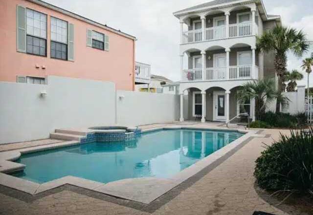 Pool and residential accommodation at JourneyPure Emerald Coast