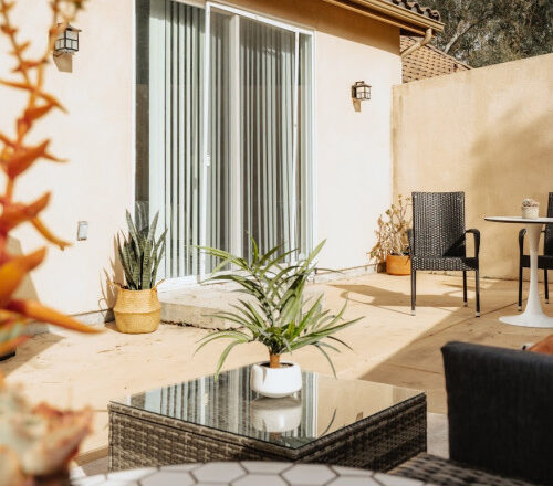 Private patio seating area at Laguna Shores Mental Health in Laguna Niguel