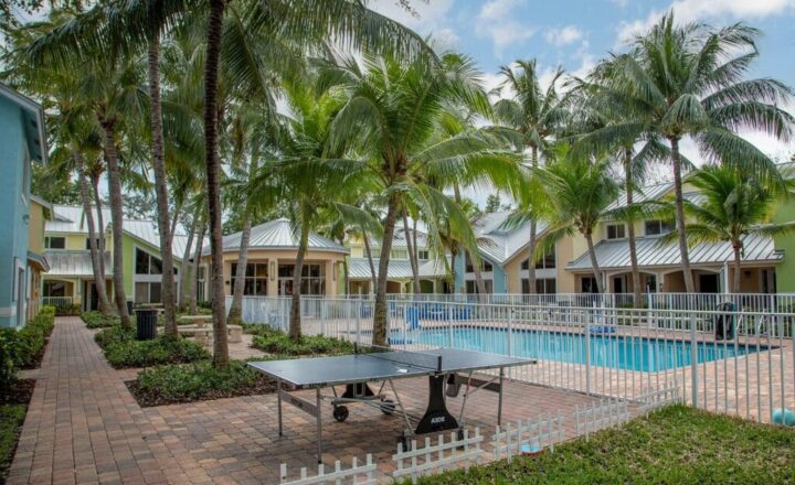 Pool courtyard at Lifeskills Behavioral Health's Deerfield Beach residential campus
