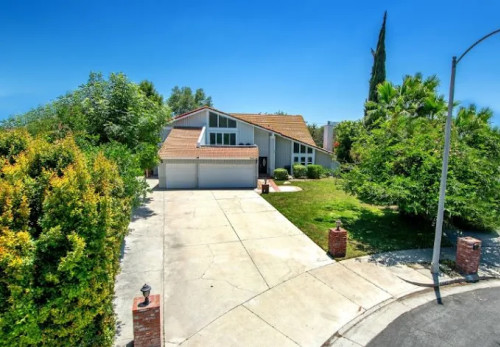 Street view of the Momentous Recovery Group residential house in Northridge