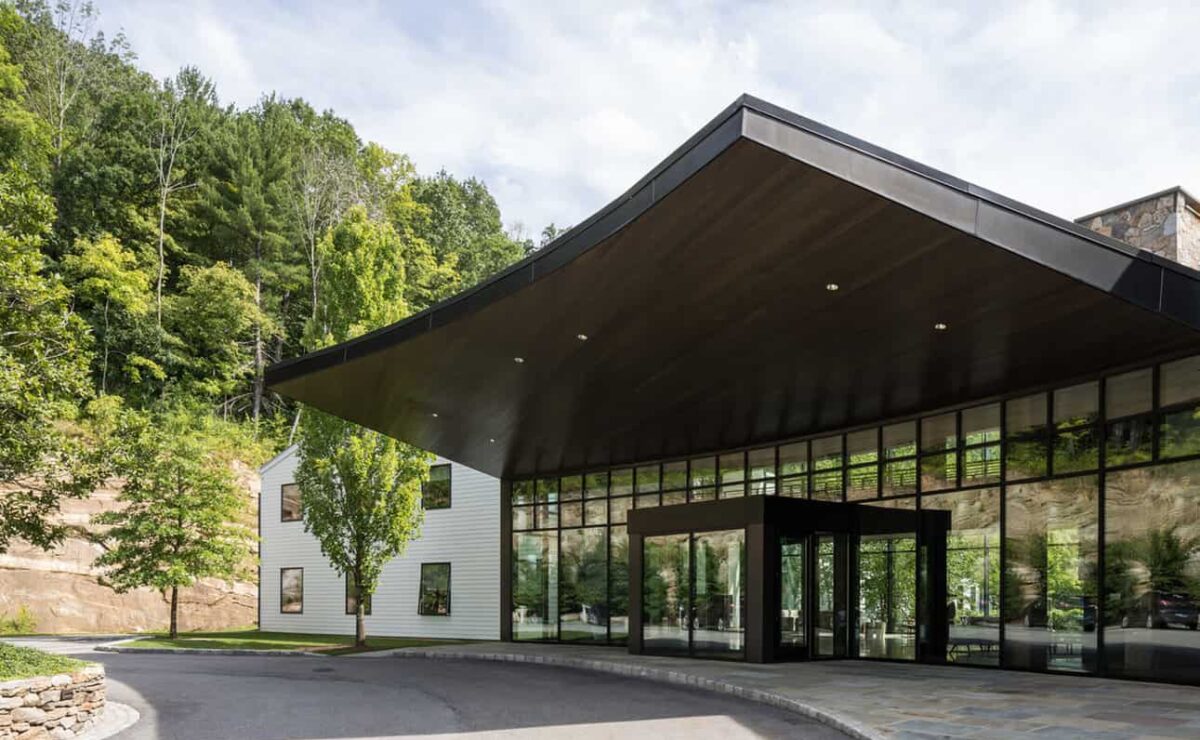 Main treatment building at Mountainside Canaan in Connecticut