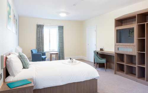 En-suite bedroom at Priory Hospital Ticehurst House