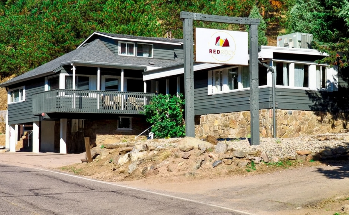 Exterior of Red Rock Recovery Center’s mountain lodge in Morrison