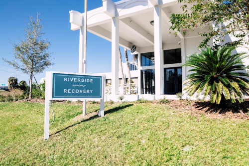 Riverside Recovery — Tampa residential campus exterior