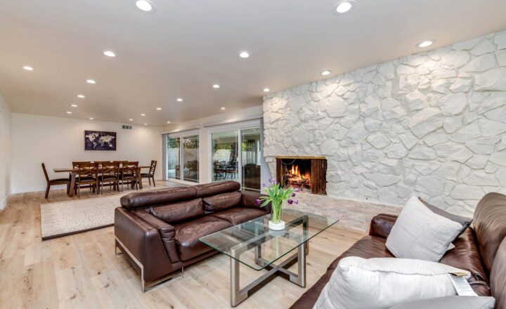Residential lounge at Simonds Recovery Centers in Granada Hills