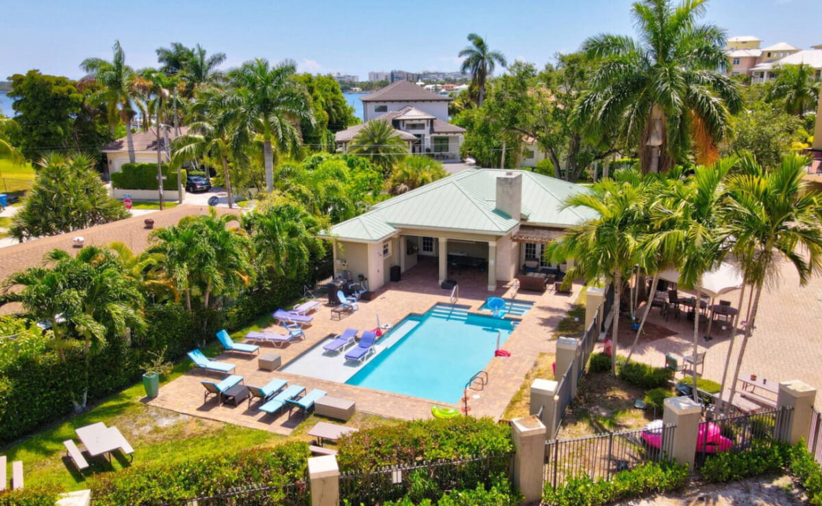 Aerial view of The Best Treatment Center Lantana residence and outdoor pool