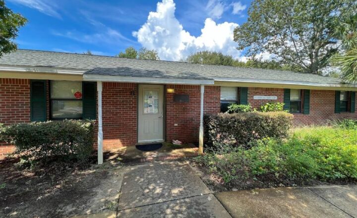 Brick treatment building at Twelve Oaks Recovery Center in Navarre