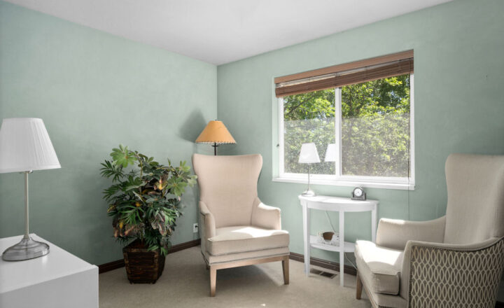 Two-chair consultation room at Acqua Recovery's Midway campus
