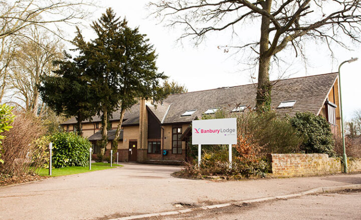 Front entrance and Banbury Lodge sign beside the driveway