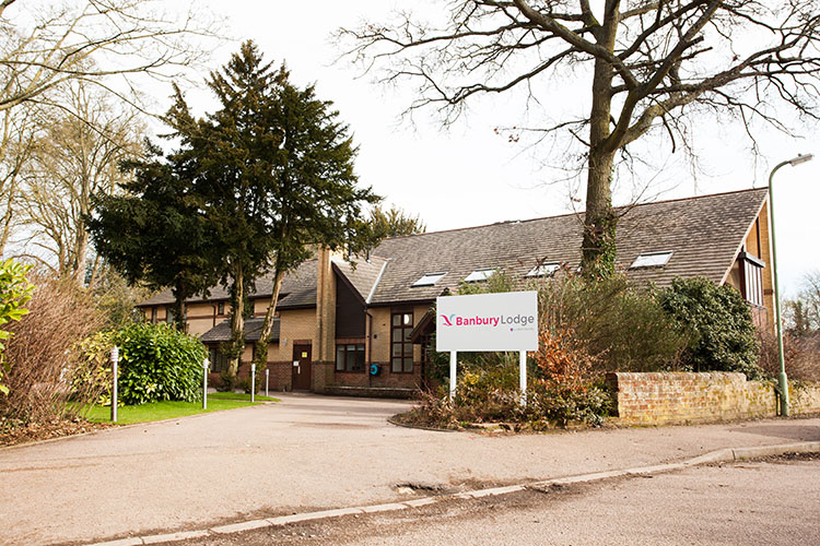 Front entrance and Banbury Lodge sign beside the driveway