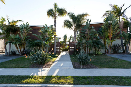 Exterior of a Casa Capri Recovery residential house in Newport Beach