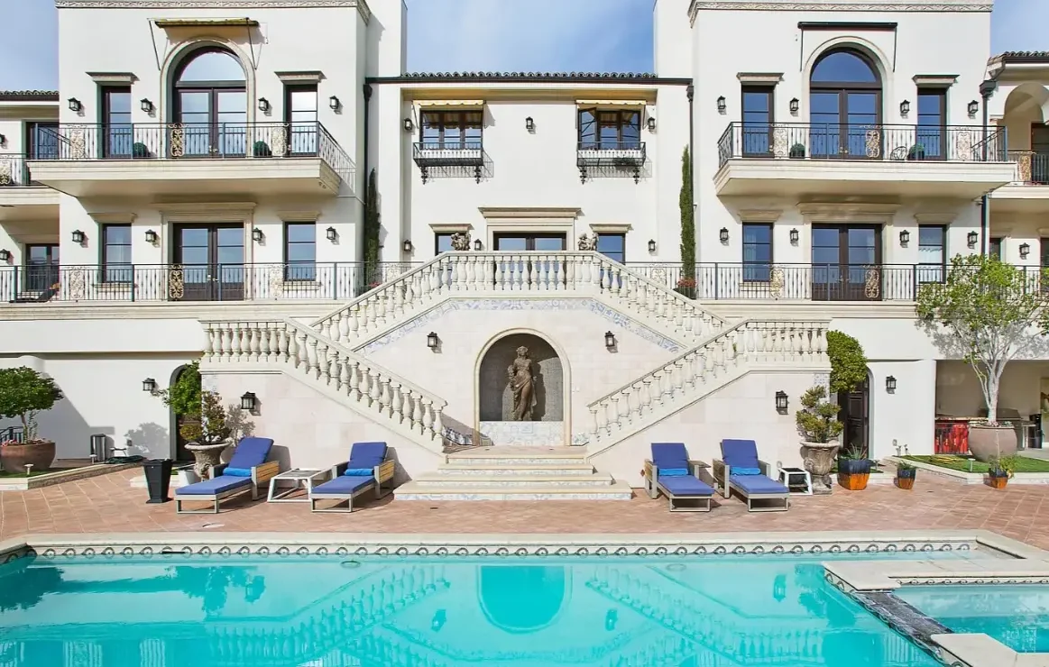 Castilian residential treatment house and swimming pool in Los Angeles