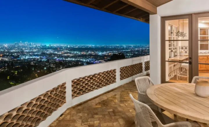 Furnished balcony at Legacy Healing Center Castilian