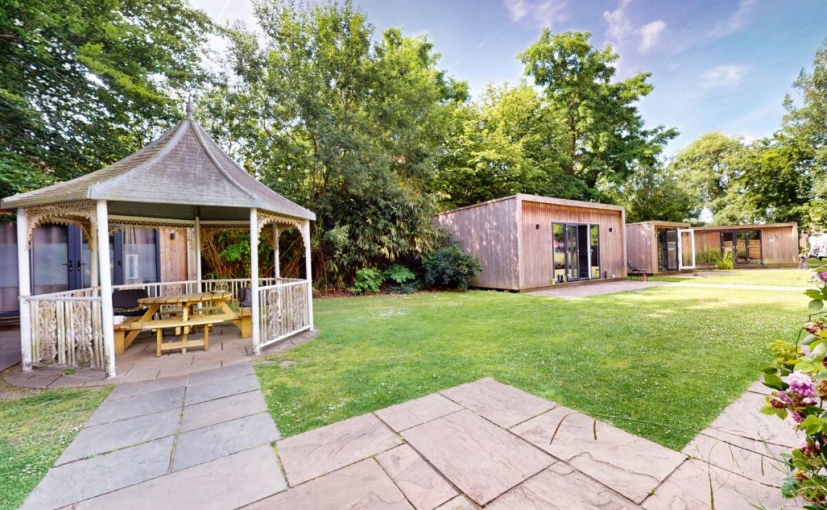 Garden and gazebo at Primrose Lodge