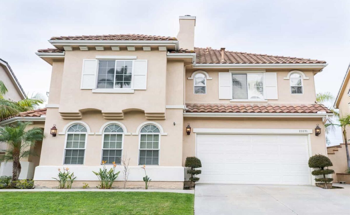 Front exterior of Hillside Mission residential treatment home in Mission Viejo