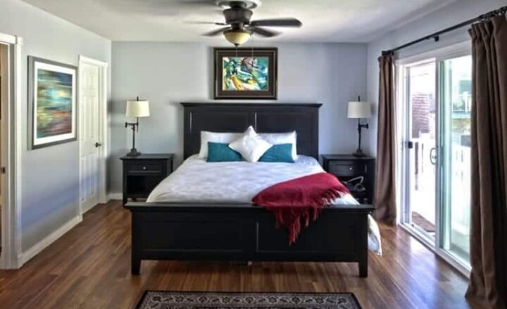 Bedroom at Hotel California by the Sea residential treatment property in Newport Beach