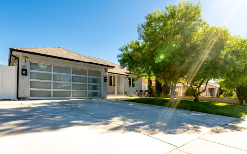Exterior of the LA Wellness Home residential treatment property in Burbank