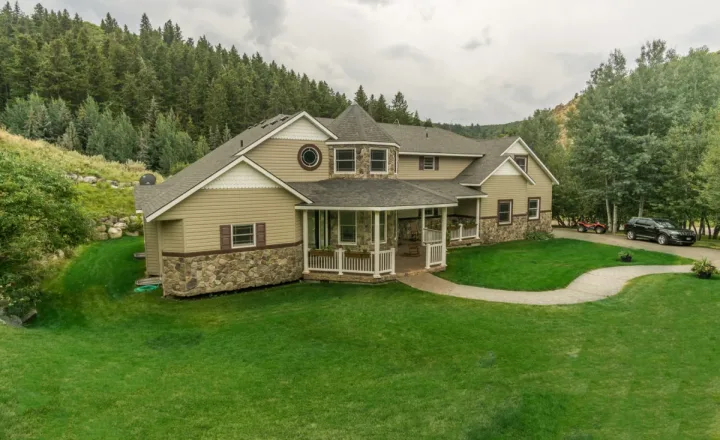 Exterior of the Moonlight Mountain Recovery residential campus in Pocatello, Idaho