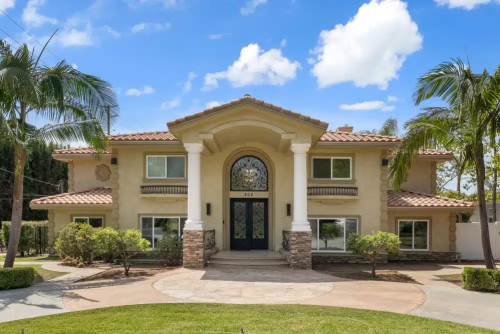 Exterior of Pinnacle Detox and Recovery residential campus in Arcadia