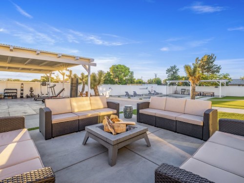 Quest 2 Recovery residential home and swimming pool in Quartz Hill, California