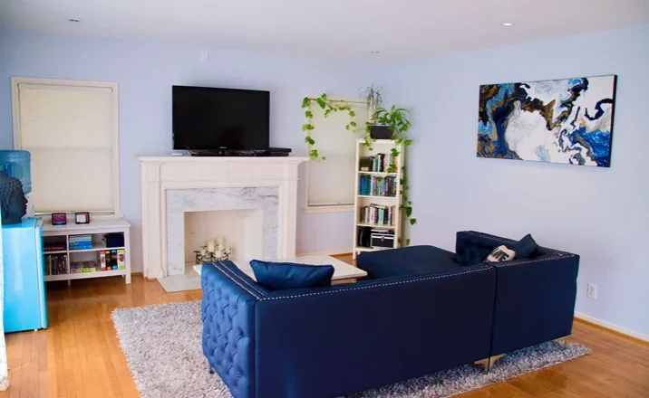 Residential common room at Revive Detox in Los Angeles