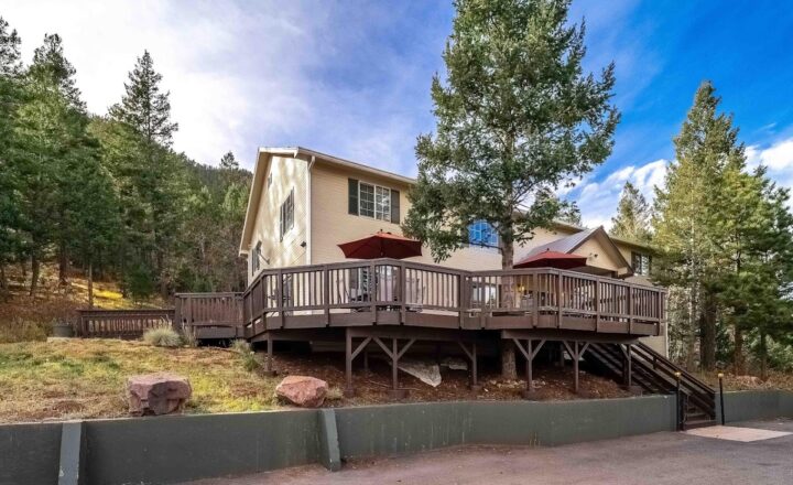 Mountain lodge exterior of Sandstone Care Teen Center at Cascade